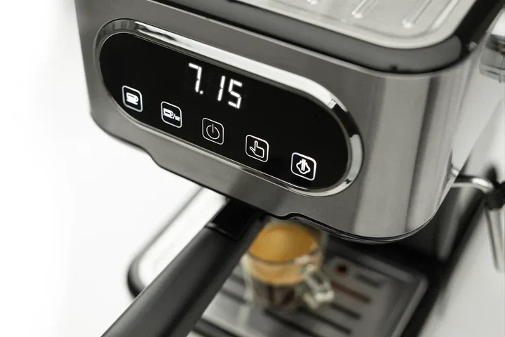 Зображення товару Кавоварка еспресо Hisense HESCM15DBK 3